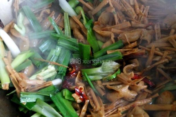 干笋肥肠的做法图解6