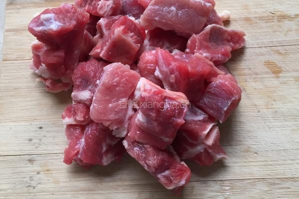 西红柿土豆烧牛肉的做法图解1