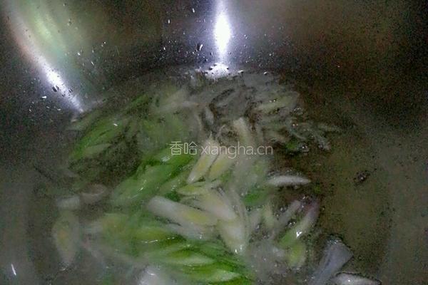 葱姜辣炒蛏子的做法图解3