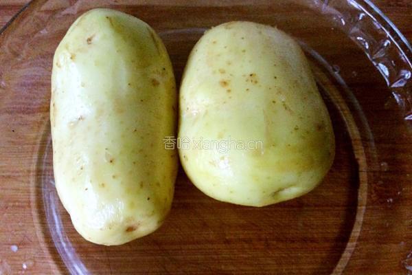排骨焖土豆的做法图解2
