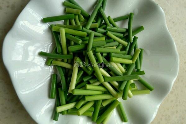 蒜苗炒五花肉的做法图解2