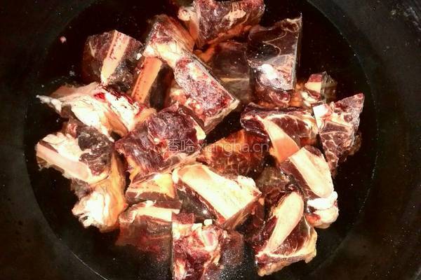 萝卜烧牛肉的做法图解2