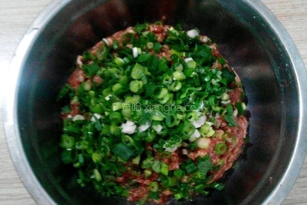 猪肉白菜馅饺子的做法图解2