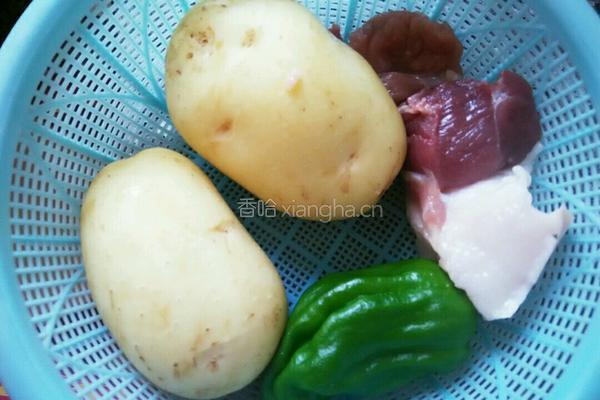土豆片炒肉的做法图解1