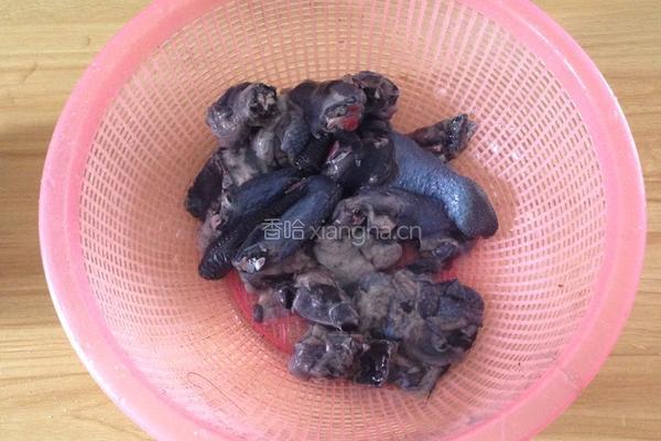 椰子炖乌鸡汤的做法图解2