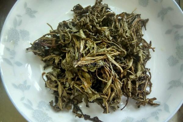 蒲公英炒鸡蛋的做法图解2