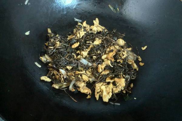 蒲公英炒鸡蛋的做法图解7
