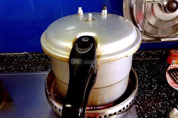 招财东坡肘子的做法图解18