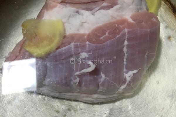 青椒洋葱回锅肉的做法图解2