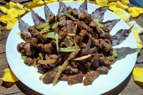 孜然牛肉粒的做法图解1