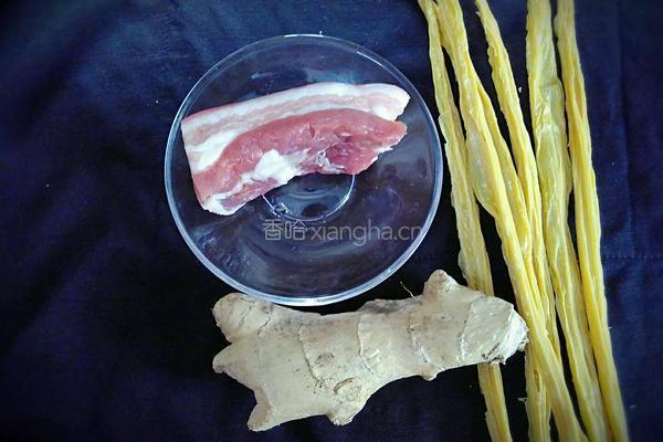 腐竹红烧肉的做法图解1