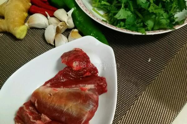 小炒黄牛肉的做法图解1