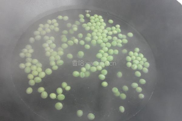 豌豆炒肉丁的做法图解2