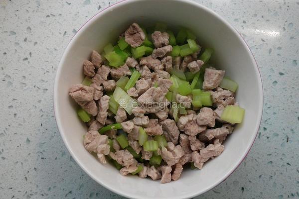 豌豆炒肉丁的做法图解6