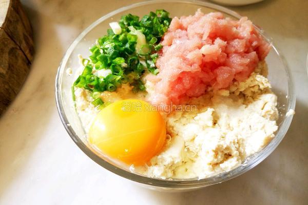 猪肉豆腐饼的做法图解1