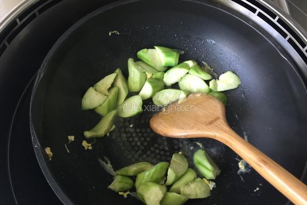 丝瓜炒鸭蛋的做法图解6