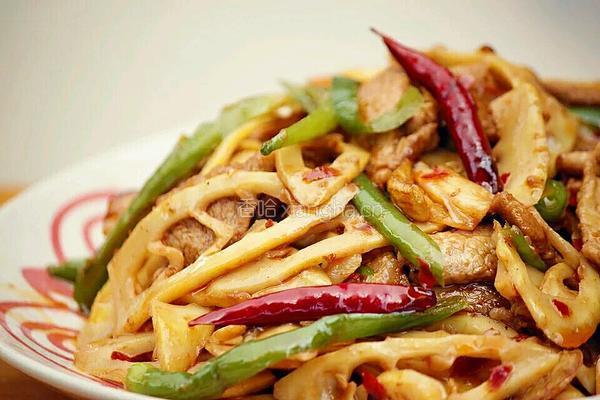 竹笋炒肉片的做法图解1