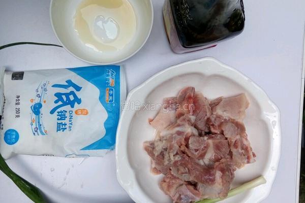 粤式清蒸排骨的做法图解1