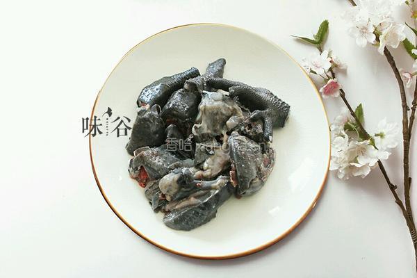 首乌乌鸡汤的做法图解1
