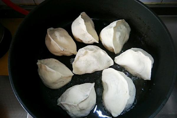 原生态野菜水煎饺的做法图解7