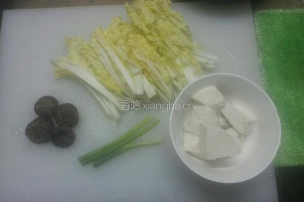 排骨白菜豆腐汤的做法图解2