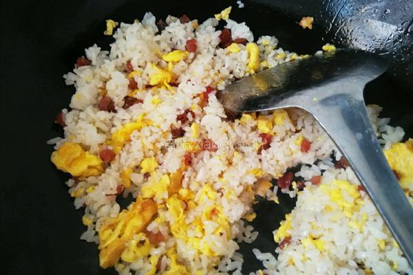 腊肠炒饭的做法图解7