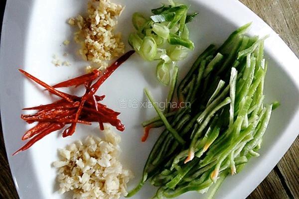 辣椒炒茄丝的做法图解3
