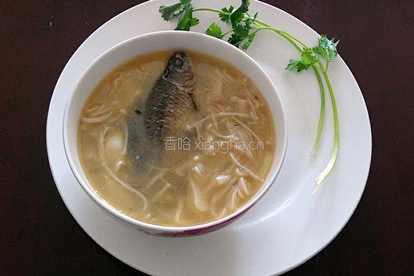 金针菇煮鲫鱼的做法图解8