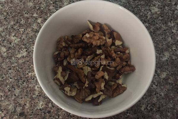 琥珀核桃的做法图解2