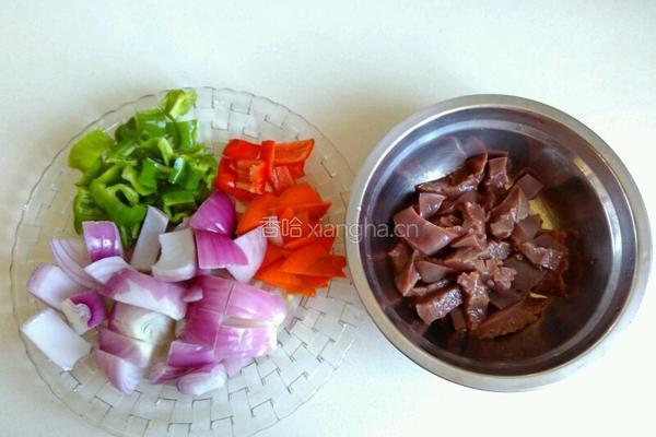 洋葱炒腰花的做法图解1
