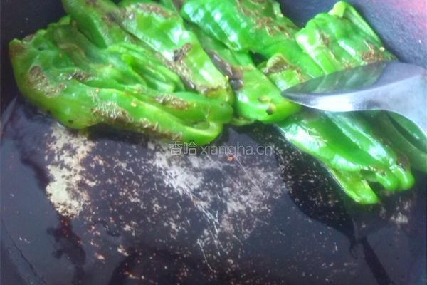 干豆豉煎虎皮青椒的做法图解7