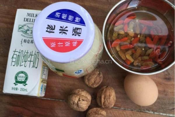 牛奶鸡蛋醪糟的做法图解1