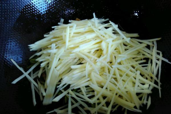 肉丝青椒炒土豆丝的做法图解4