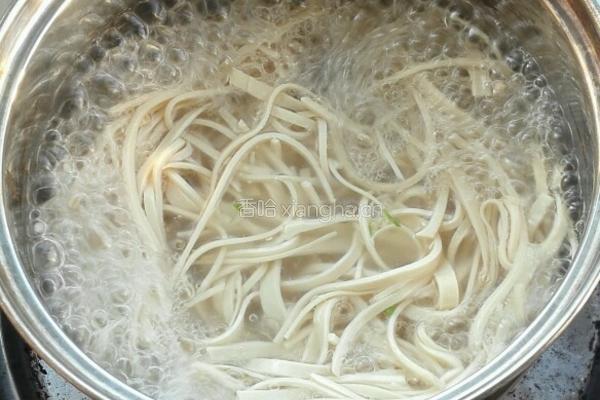 牛肉粉丝汤的做法图解2
