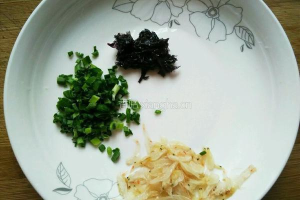 海米韭菜鸡蛋水饺的做法图解2