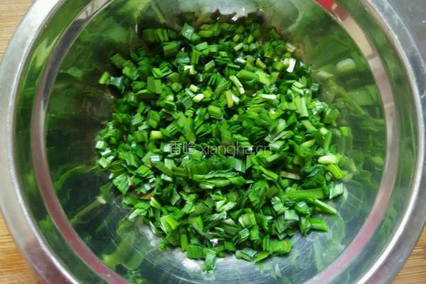 海米韭菜鸡蛋水饺的做法图解3