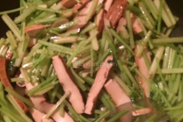 小芹菜炒香干的做法图解4