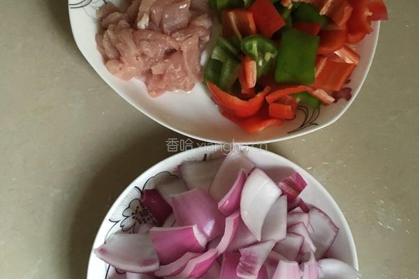 紫洋葱炒肉的做法图解2