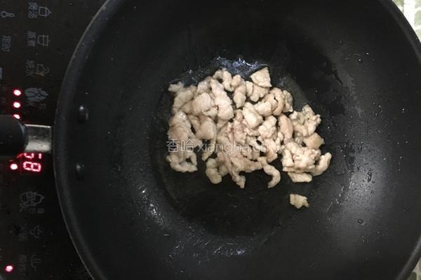 紫洋葱炒肉的做法图解3