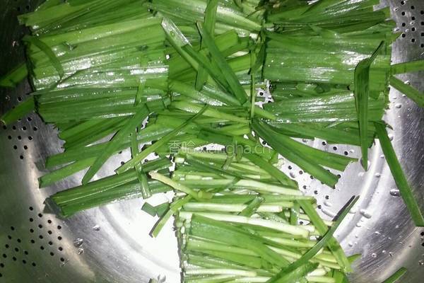 韭菜炒滑蛋的做法图解1