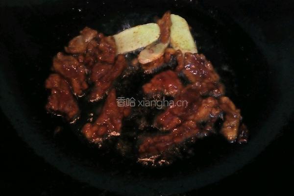 青椒肉片炒腐竹的做法图解3