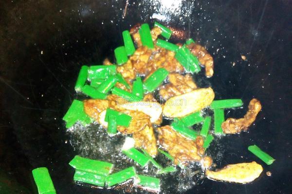 青椒肉片炒腐竹的做法图解4