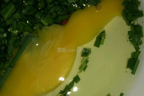 鸡蛋韭菜煎饼的做法图解2