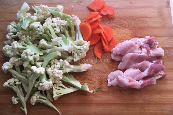 干煸菜花五花肉的做法图解1