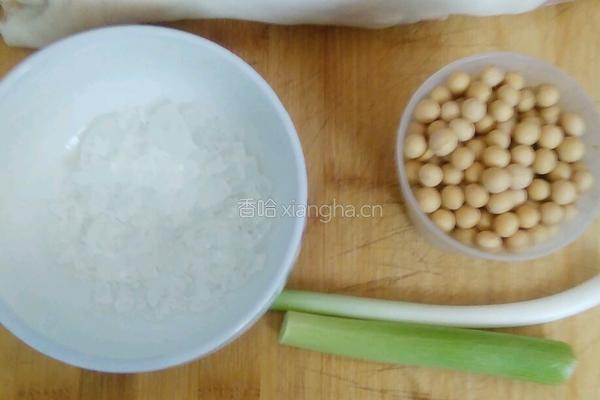 黄豆猪蹄的做法图解1
