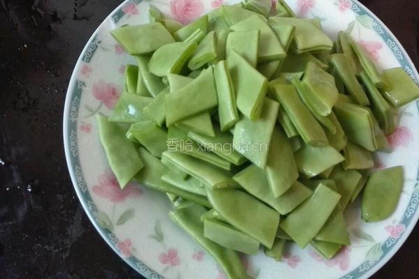 青扁豆小炒肉的做法图解1