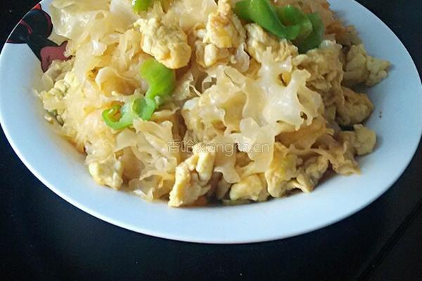 银耳炒鸡蛋