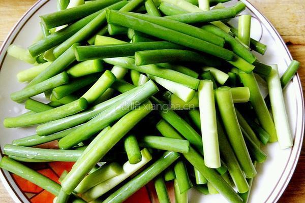 蒜苔炒豆腐干的做法图解1