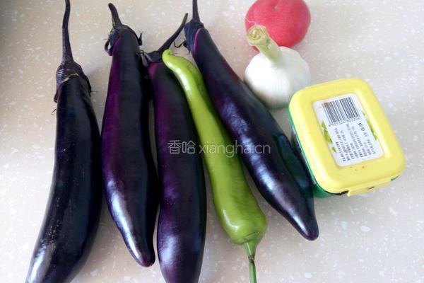 酱焖尖椒茄子的做法图解1