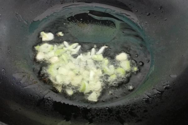小炒辣椒蘑菇的做法图解2